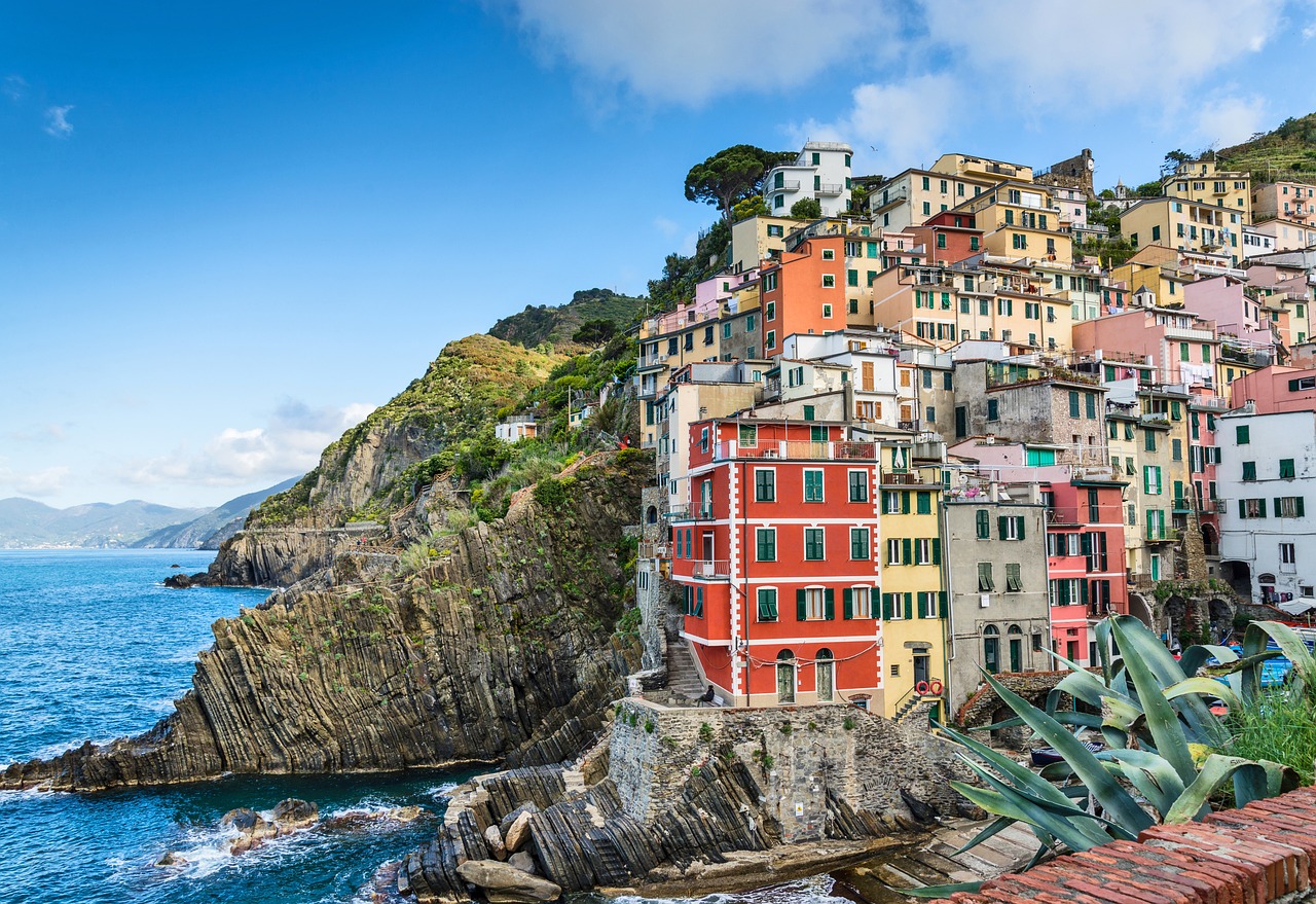 Destinations insolites 2026 : 8 pays encore méconnus des touristes découvrez des destinations hors des sentiers battus pour des voyages uniques et mémorables, loin du tourisme traditionnel.