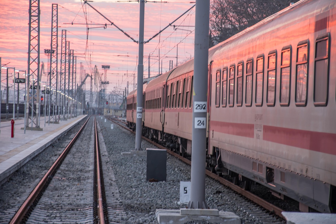 découvrez les meilleures astuces et itinéraires pour voyager en train à travers l'europe. explorez facilement les villes européennes tout en profitant du confort et de la rapidité du train.