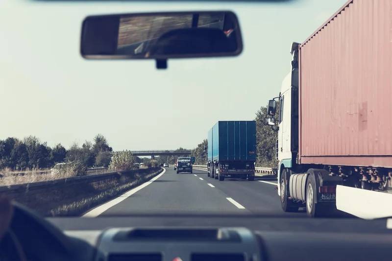 Les bus longue distance (FlixBus ou BlaBlaCar Bus) : le compromis économique