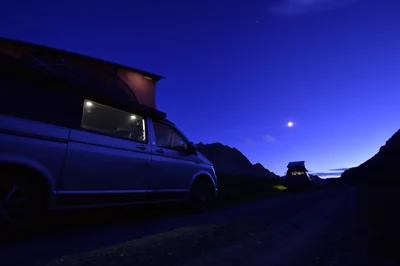Les secrets pour bien dormir en road trip en camping-car en 2026