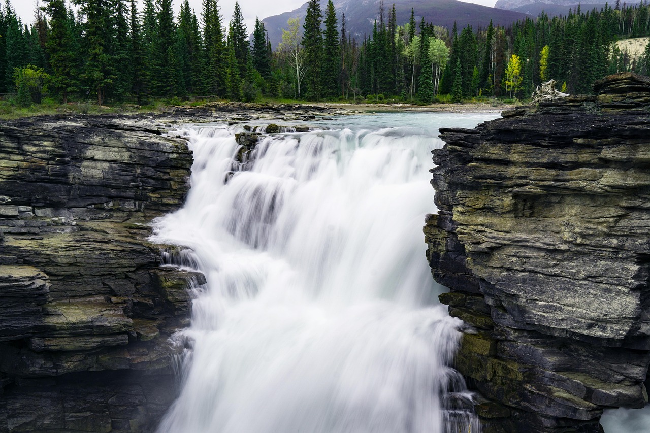 découvrez le slow travel, une approche de voyage qui privilégie la lenteur, l'immersion locale et la découverte authentique pour un séjour riche en expériences et en sérénité.